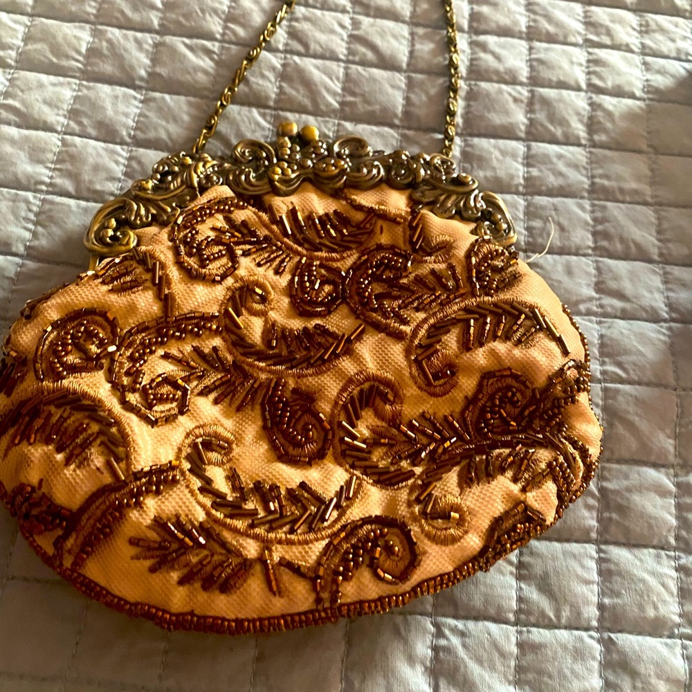 Small wristlet/clutch